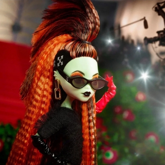 NRFB, Mattel Creations, Off-White c/o Monster High Electra Melody Doll, NIB - Picture 1 of 14